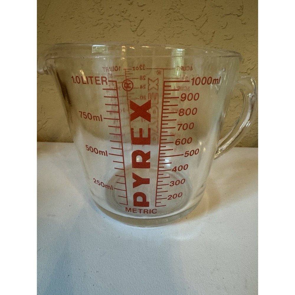 Vintage Pyrex 4 Cup Measuring Cup 1 Quart 32 oz Red Letters USA Retro Kitchen